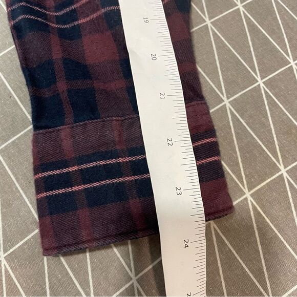 The North Face Purple Black Women's Berkeley Boyfriend Shirt sz M - Picture 12 of 12